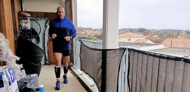 elisha-nochomovitz-atleta-frances-correu-uma-maratona-na-varanda-por-causa-do-coronavirus-1585252531133_v2_615x300.jpg